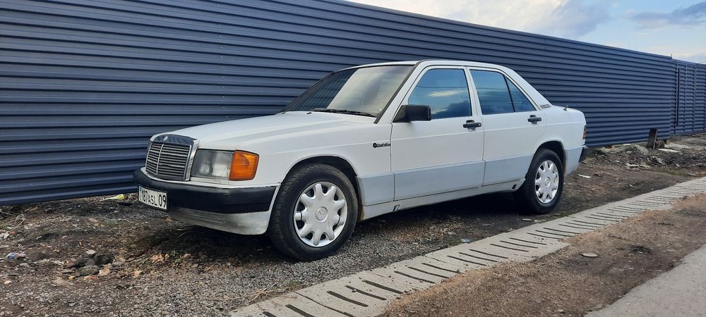 Мерседес 190-тый Объёмом-2.2
