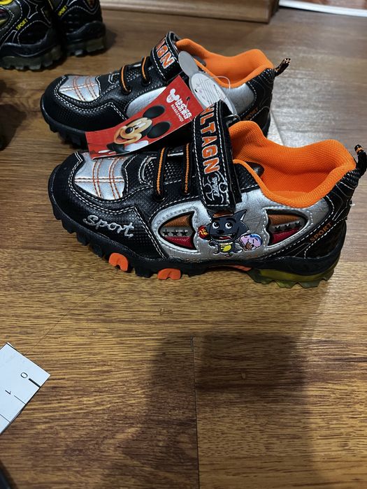 Маратонки от затворен склад