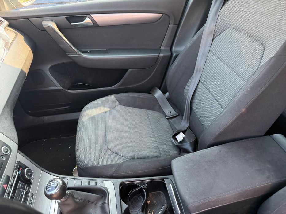 Dezmembrez Vw passat b7 break negru lc9x 2011 2.0 tdi CFFB volan stanga