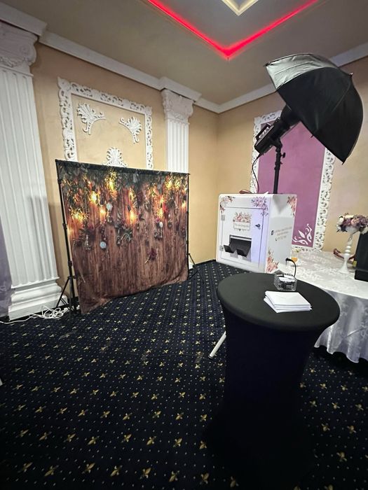 Cabina foto pentru momente unice .