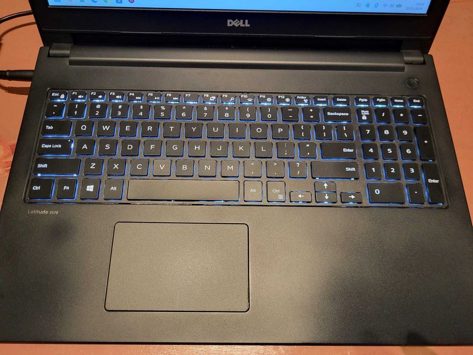 DELL 15.6 Latitude 3570 Intel Core i5-6200U 2.3Ghz 16GB DDR3L 256GB SS