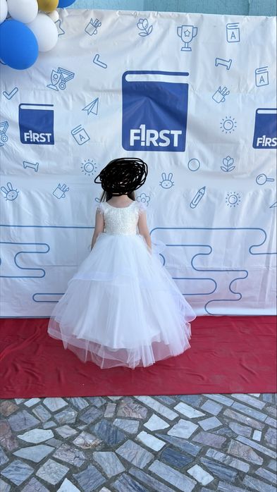 продам шикарное платье на девочку