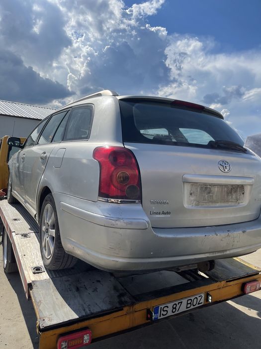 Dezmembrez toyota avensis din 2003