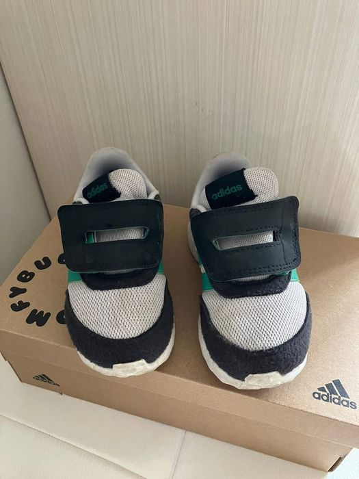 Adidas бебе маратонки