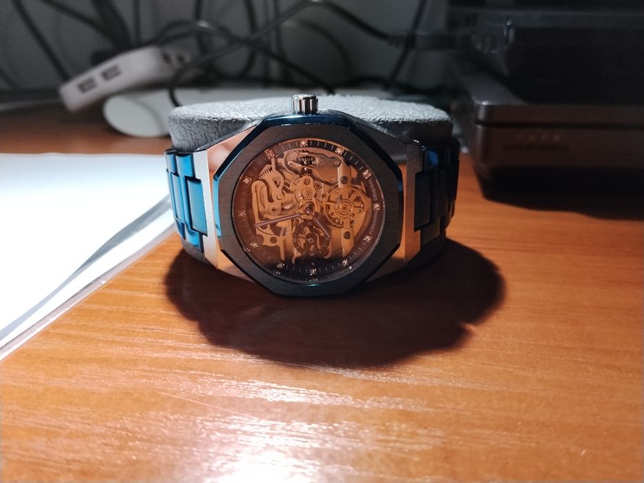 Автоматичен часовник тип скелетон в син цвят