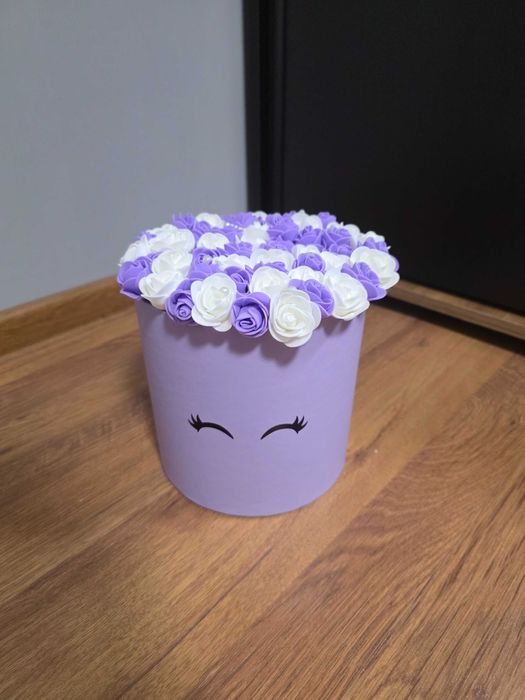 Вечни рози в кошнични и кутии