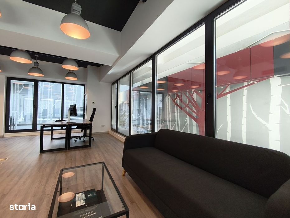 Birou și curte 100 mp in Centru, curte proprie și loc parcare.