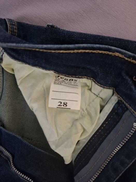 Продам женские джинсы