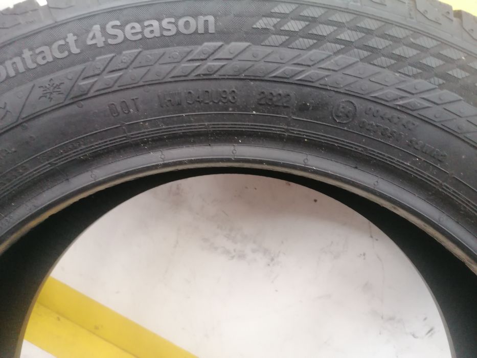 215/60/17 C 2x Continental allsezon dot 2622.  7,,02mm