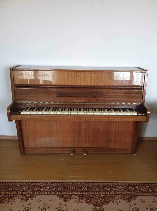 Немско пиано "Рьониш" в добро състояние.Намира се близо до Пловдив