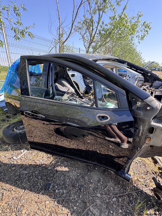 Usa fata dreapta nissan micra 2017