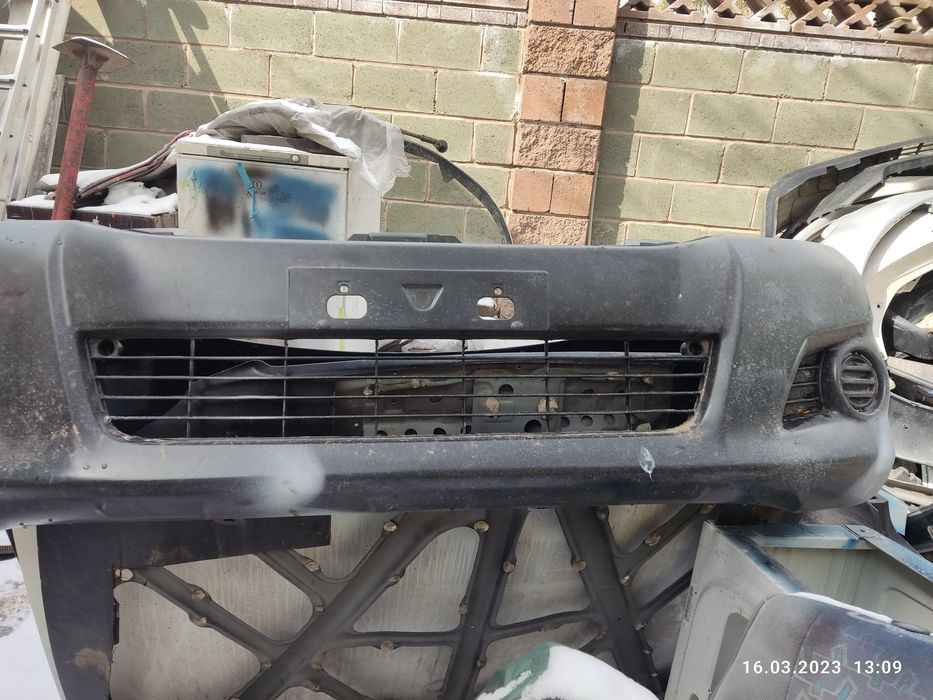 Бампер хай люкс2013год