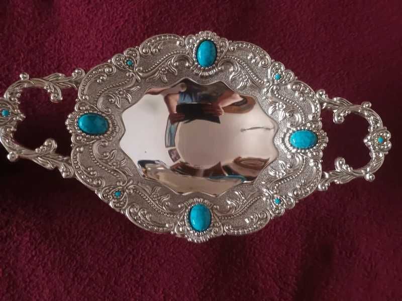 Set argintat compus din bomboniera si vas prajituri