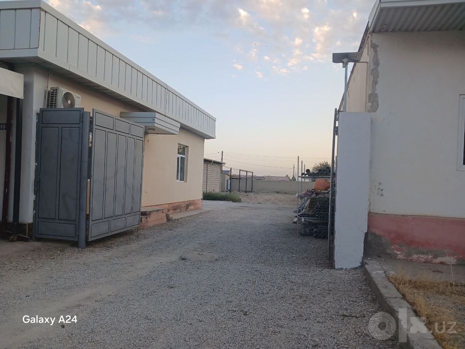 Biznes uchun shahar markazidagi trassa chetida 16 sotix bino sotiladi