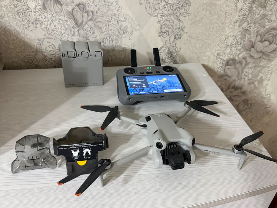 (DJI RC 2) Дрон DJI mini 4 pro Fly More Combo