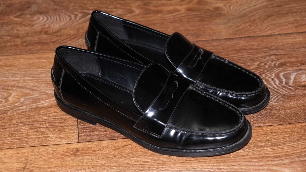 Оригинальные лакированные лоферы Zara.