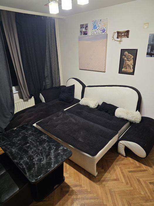 Лукс диван плус функция сън плус маса и кожени таборетки . Топ оферта