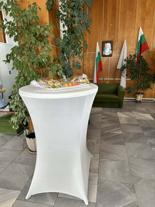 Коктейлни маси под наем