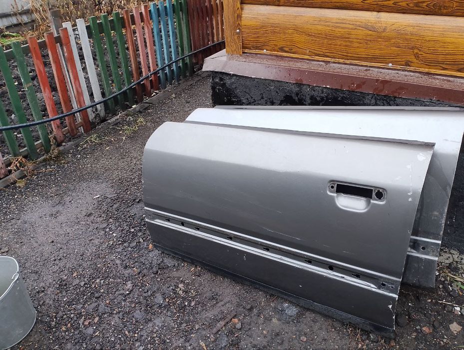 Продам дверь левую на Ауди 100