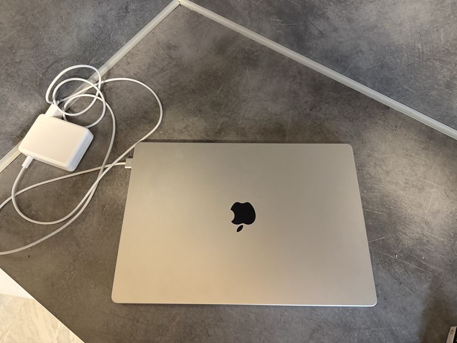 MacBook Pro 16 Apple M1 MAX ram:32GB/1Tb SSD