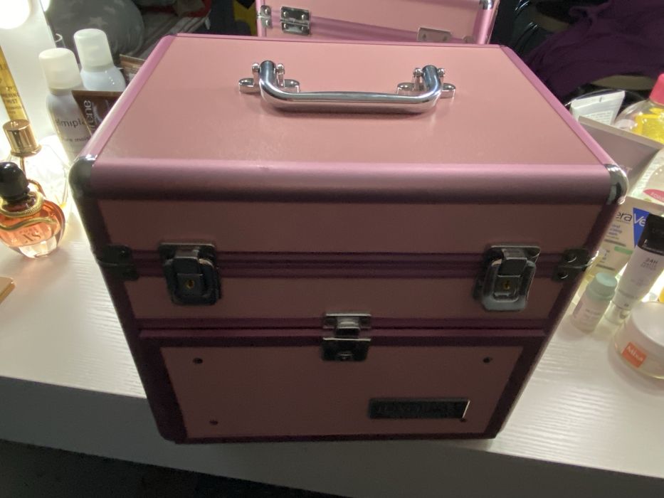 Vând set truse make-up!