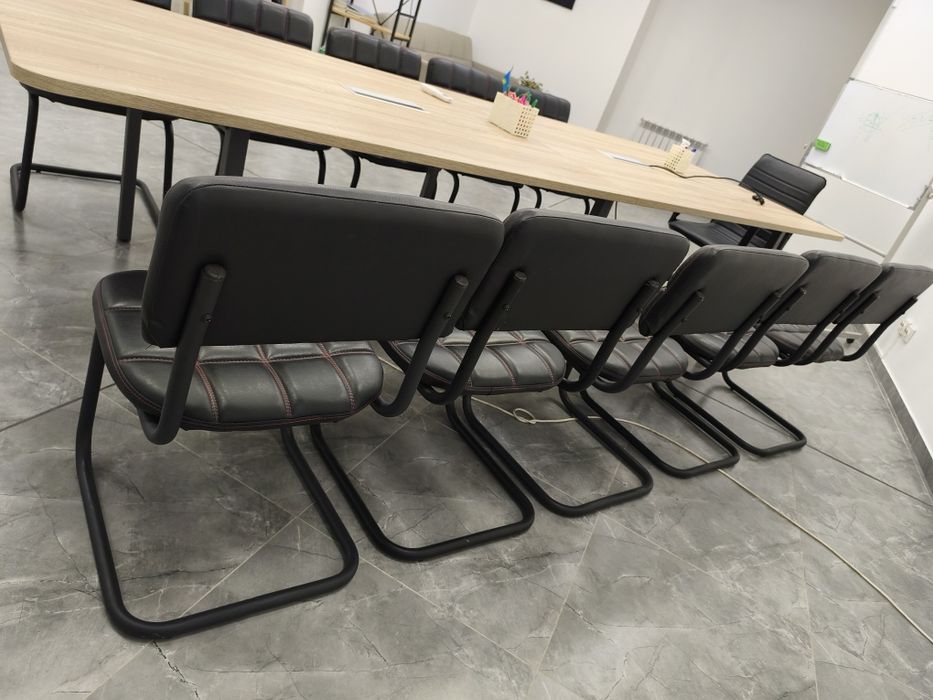 Стол офисный с креслами