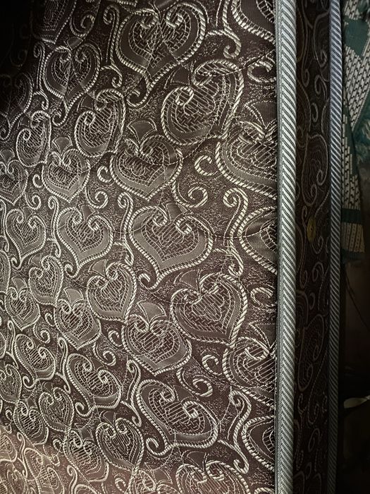 Матрас двухспальной кровати 160 * 200