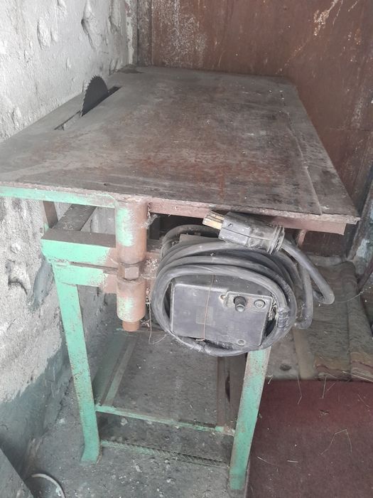 Продавам цинколяр за дърва на трифазен ток и компресор на същата цена