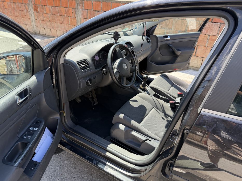 Vand golf 5 -1.6 16 valve benzina