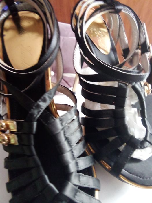 Дамски сандали с каишки