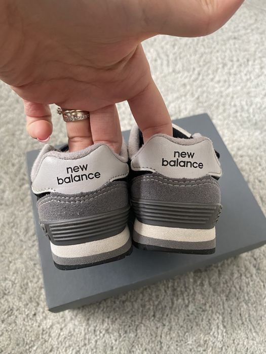 Adidasi New Balance, marimea 23