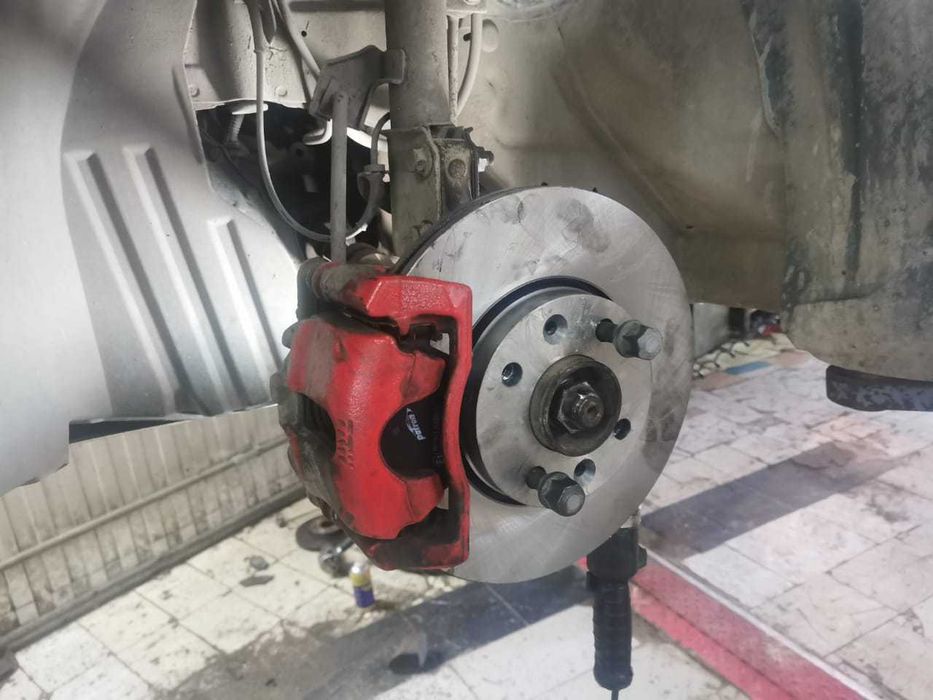 Замена тормозных дисков и колодок