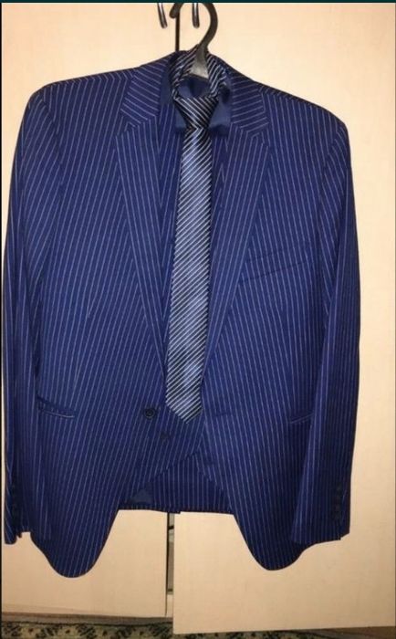 Продам классический костюм