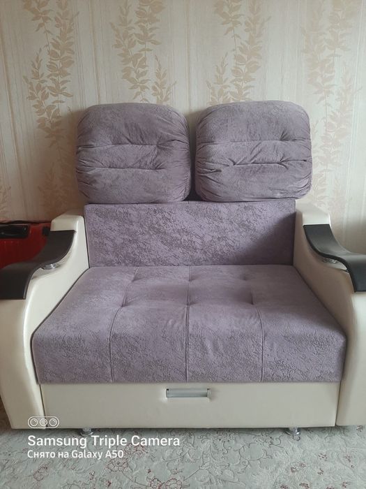 Продается диван для гостинной