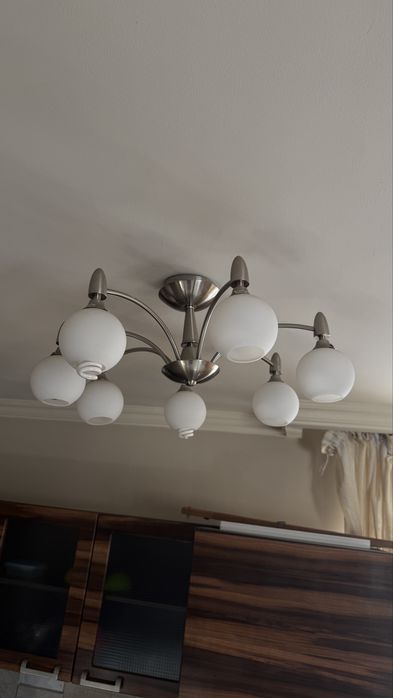 Продам люстры светильники