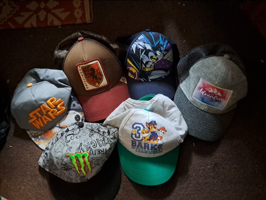 Sase șepci dd vinzare în stare buna