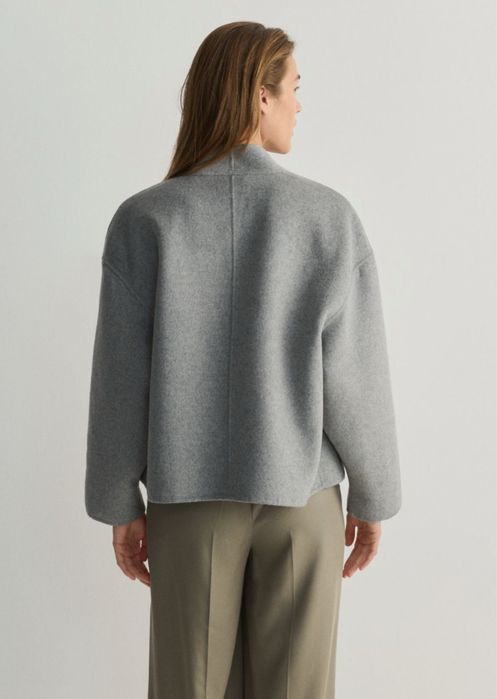 Късо сиво палто Reserved Premium със съдържание на вълна