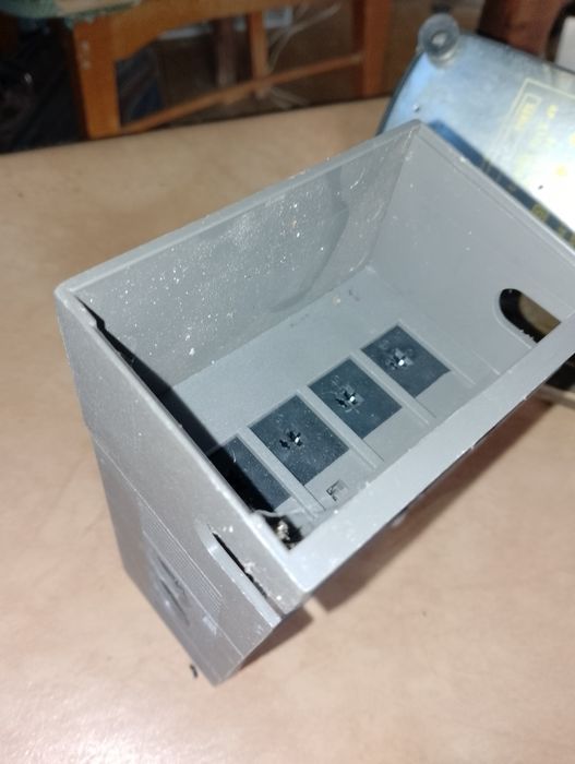 Distribuitor audio  boxe efect Qadrofonic