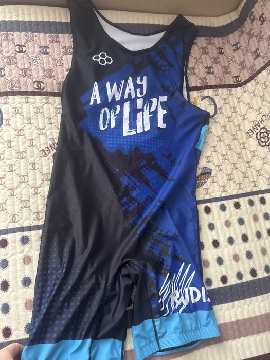 Продам борцовку и обувь для вольной борьбы