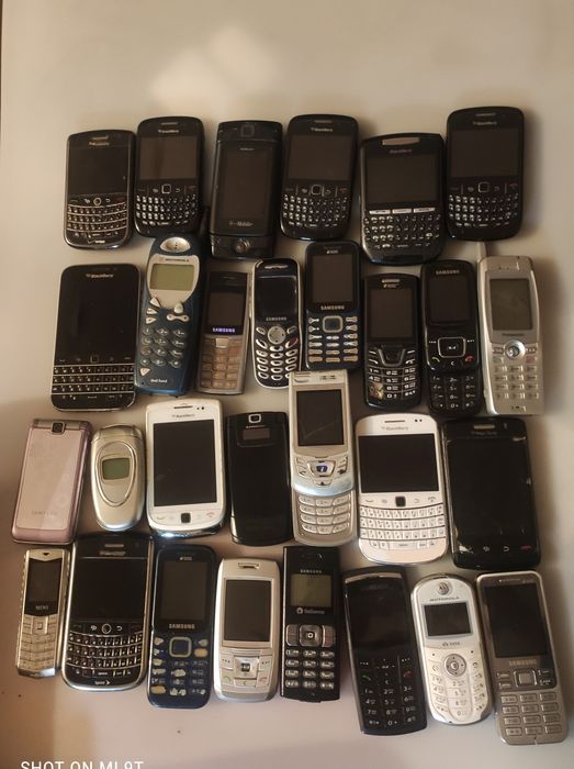 Продам кнопочный телефон samsung