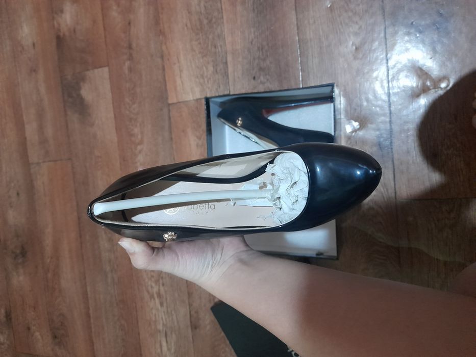 Женские туфли на шпильках