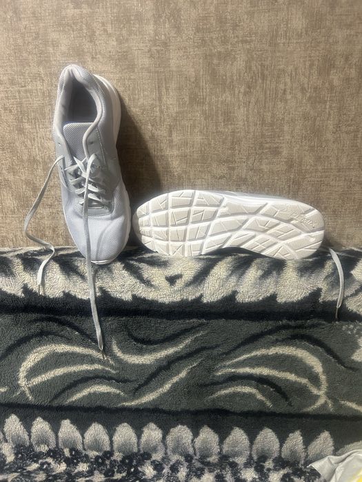 Продам кроссовки