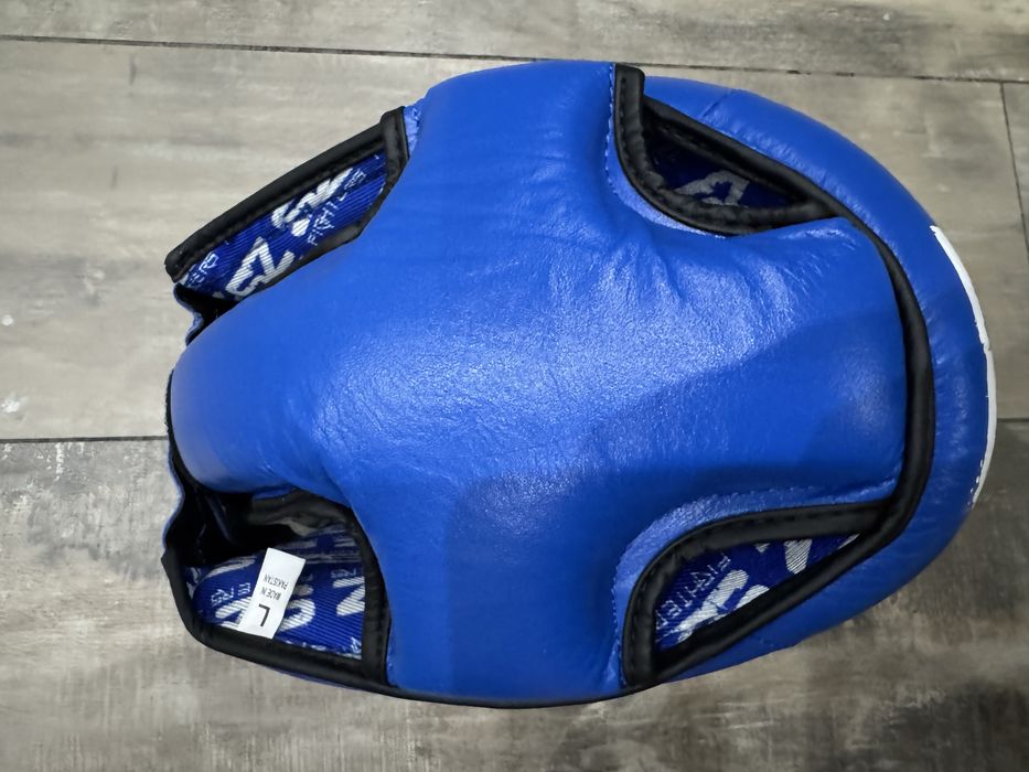 Протектори за крака и каска