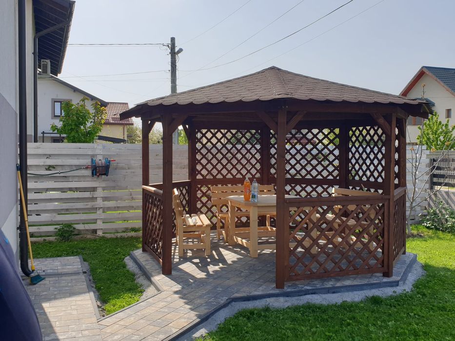 Vând foișore din lemn