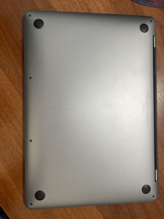 MacBook Pro 2020 13inch 10/9 holati