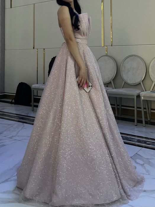 Вечернее платье пышное розовое