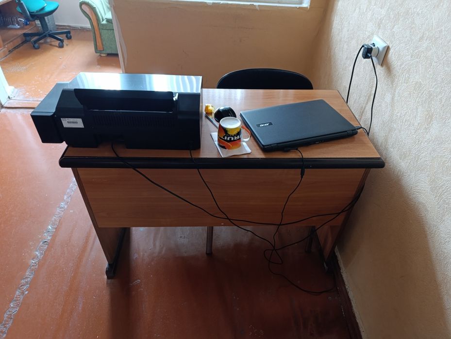 Офисные столы и шкафы 70.000 сум