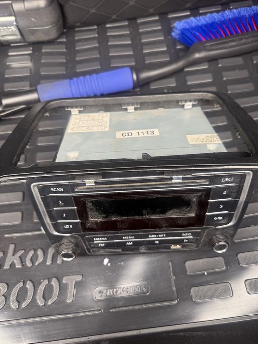 Магнитола Volkswagen Polo.