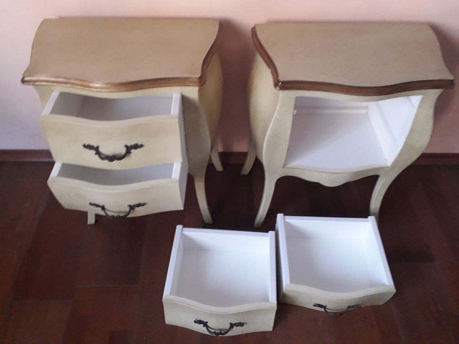 Set de 2 noptiere din lemn masiv