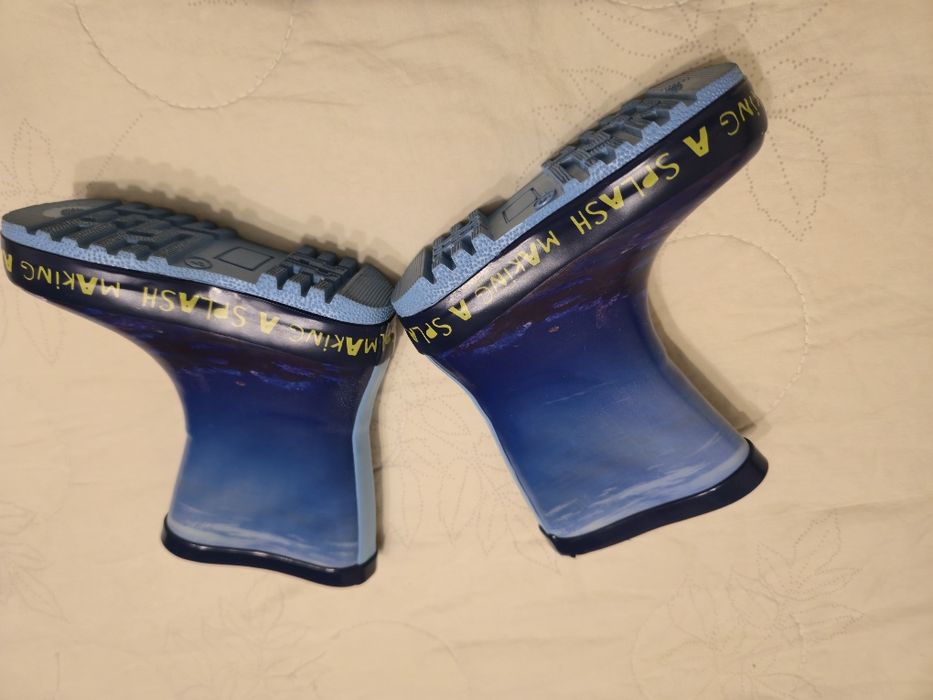 Продавам сладки ботушки